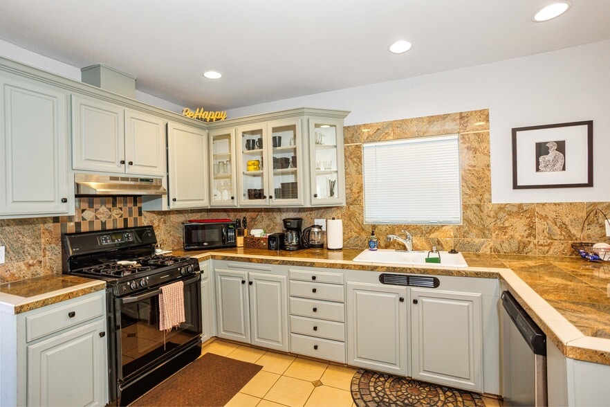 More Photos Of 4124 N Mississippi Ave, Portland Flex For Lease