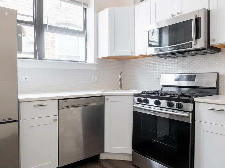 More Photos Of 1522-1524 N Ashland Ave, Chicago General Retail For Sale