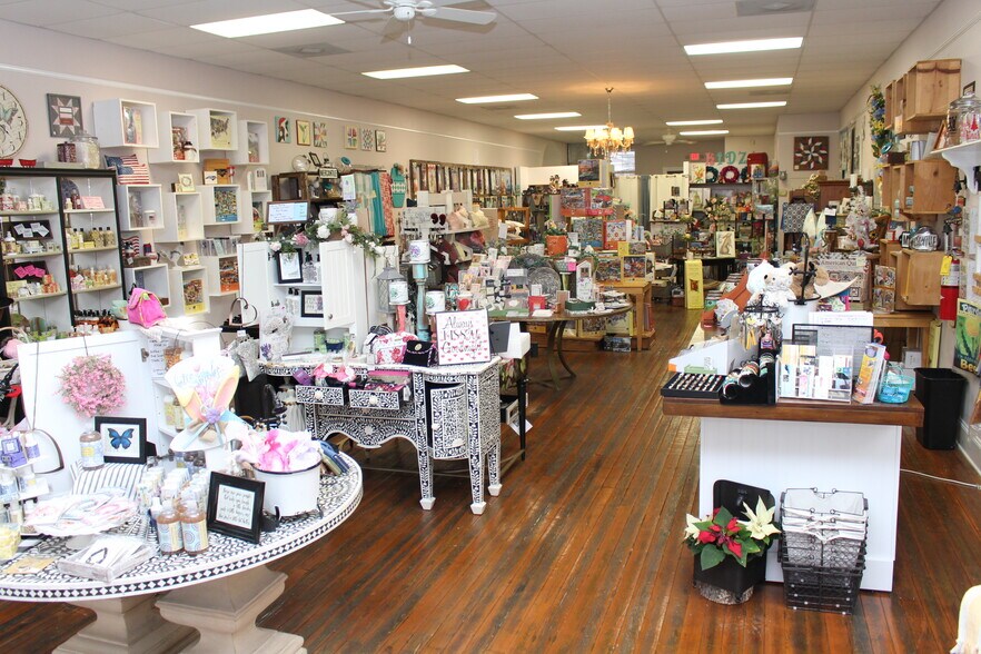 More Photos Of 310 S Salisbury Ave, Spencer General Retail For Sale