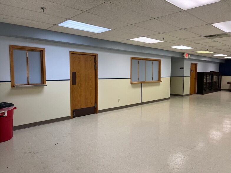 More Photos Of 2002 2nd St SW, Rochester Storefront Retail Office For Sale