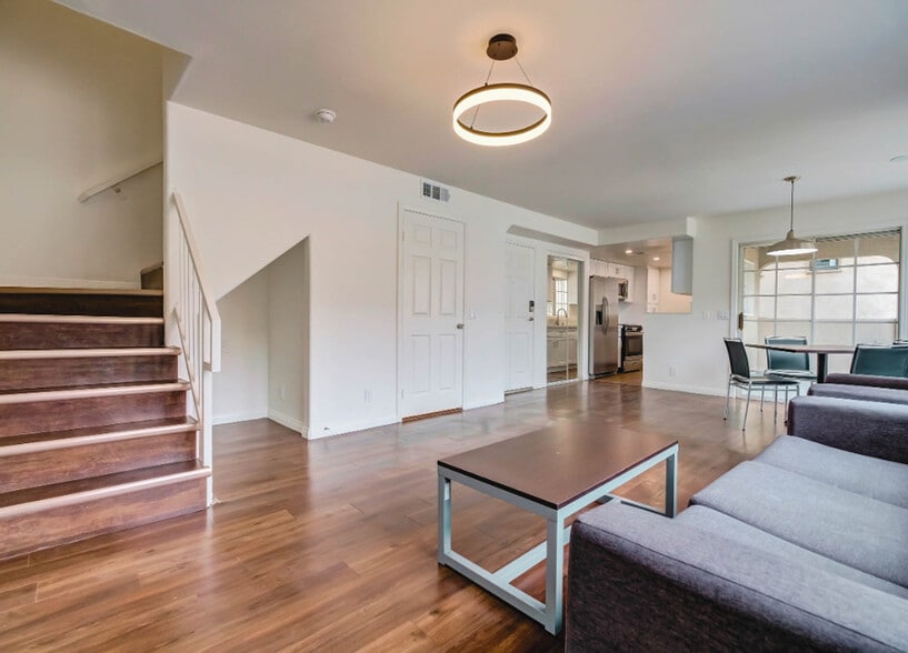 More Photos Of 2370 Portland St, Los Angeles Apartments For Sale