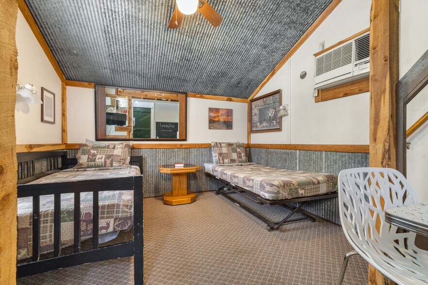 More Photos Of 621 Court St, Jasper Trailer Camper Park For Sale
