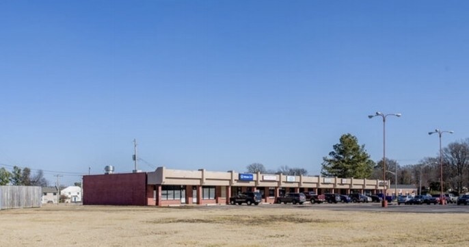 More Photos Of 8115-8131 Us-51 N, Millington Unknown For Lease