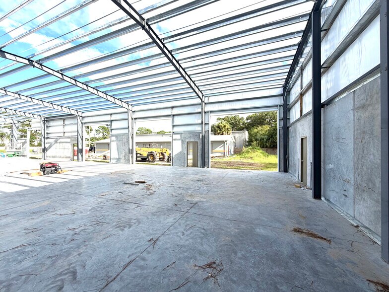 More Photos Of 2720 Hibiscus Dr, Edgewater Warehouse For Lease