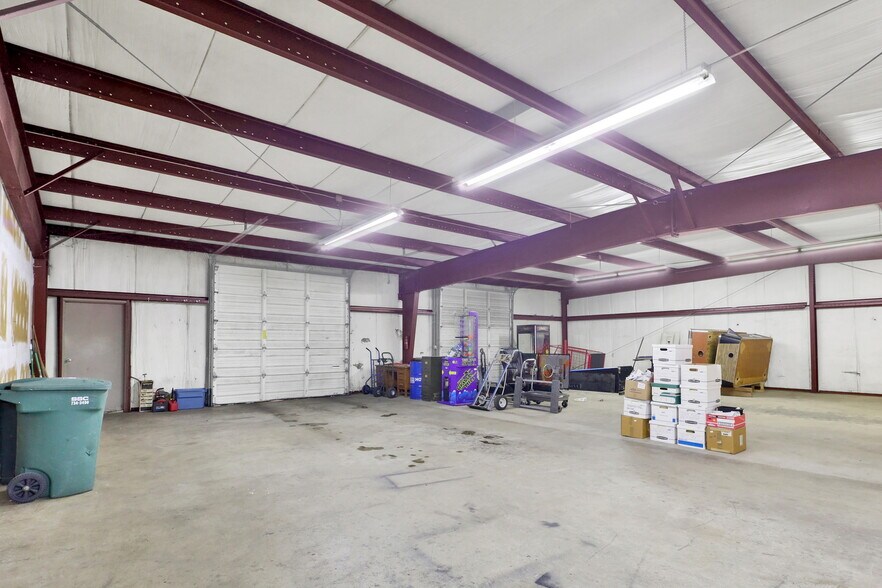 More Photos Of 2228 Queen St, Bellingham Industrial For Lease
