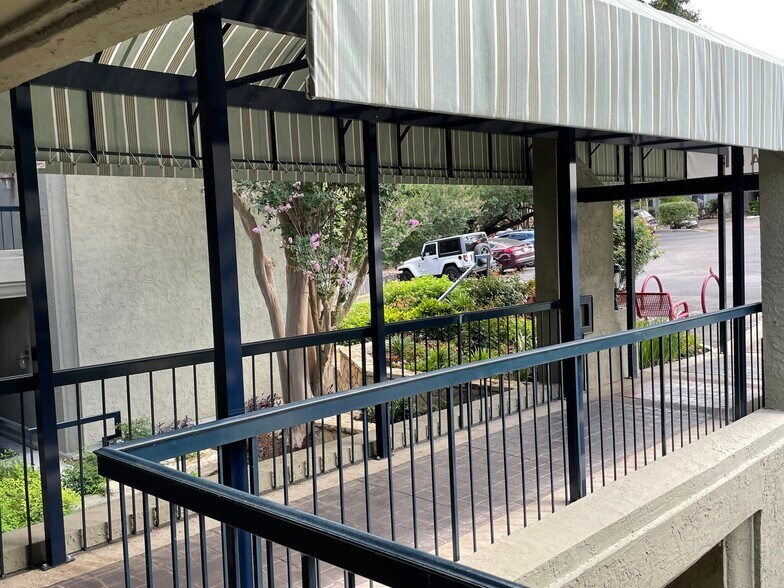 More Photos Of 2111 Dickson Dr, Austin Unknown For Lease