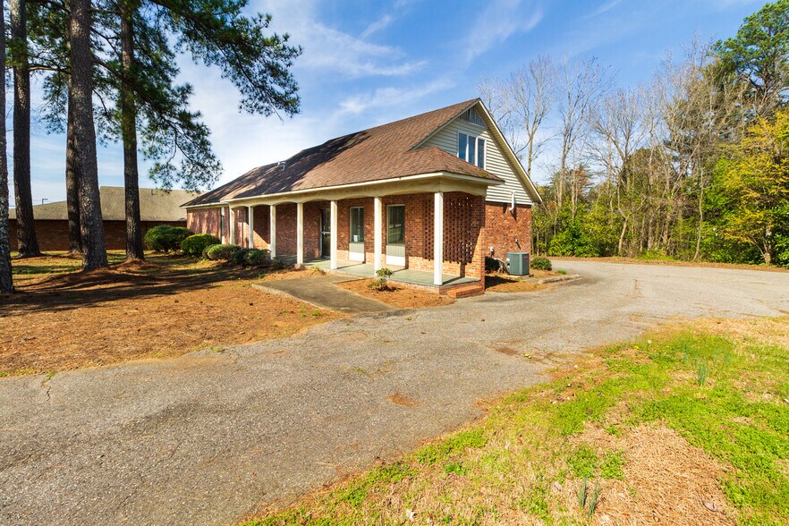 More Photos Of 810 W King St, Kings Mountain Office For Sale