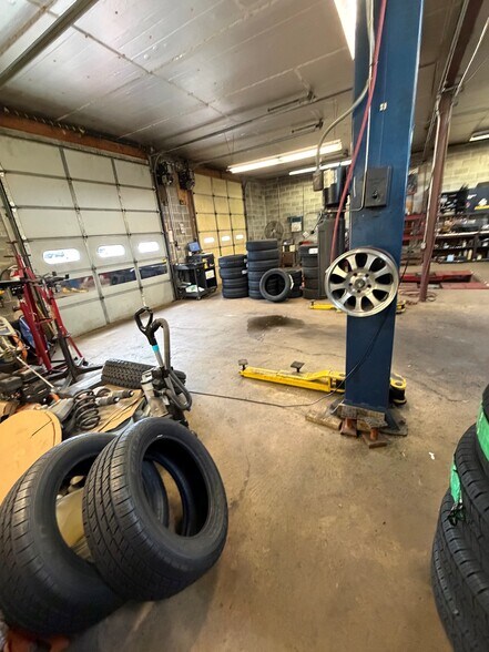 More Photos Of 1529 E Philadelphia Ave, Gilbertsville Auto Repair For Sale
