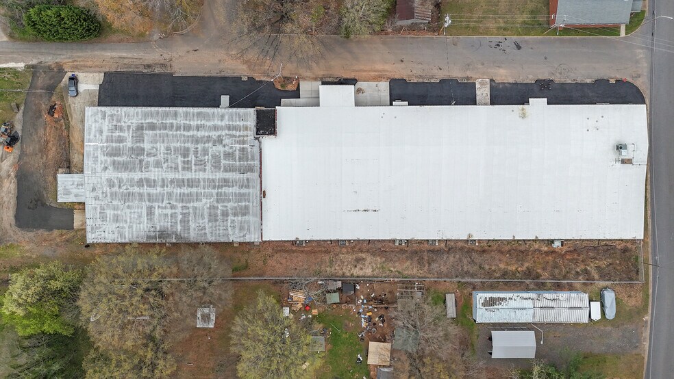 More Photos Of 600 Park Dr, Statesville Warehouse For Lease