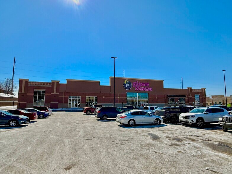 Primary Photo Of 10500 Parallel Pky, Kansas City Freestanding For Lease