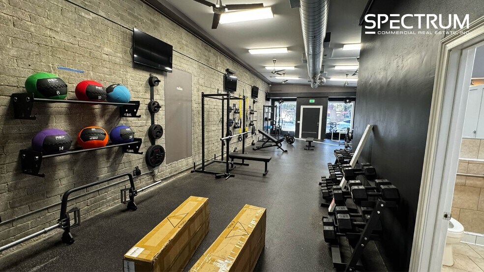 More Photos Of 2707 W Burbank Blvd, Burbank Storefront Retail Residential For Lease