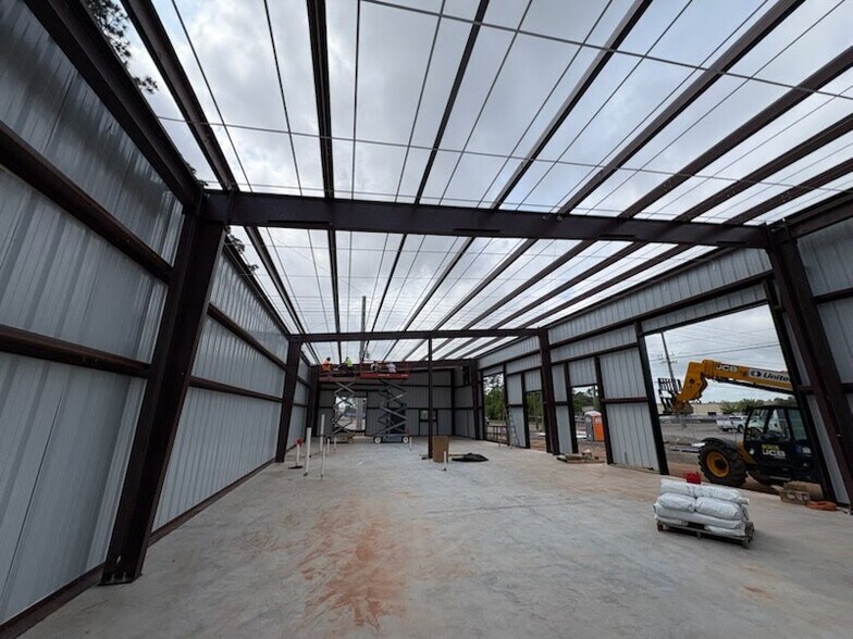 More Photos Of 8800 Grow Dr, Pensacola Light Manufacturing For Lease