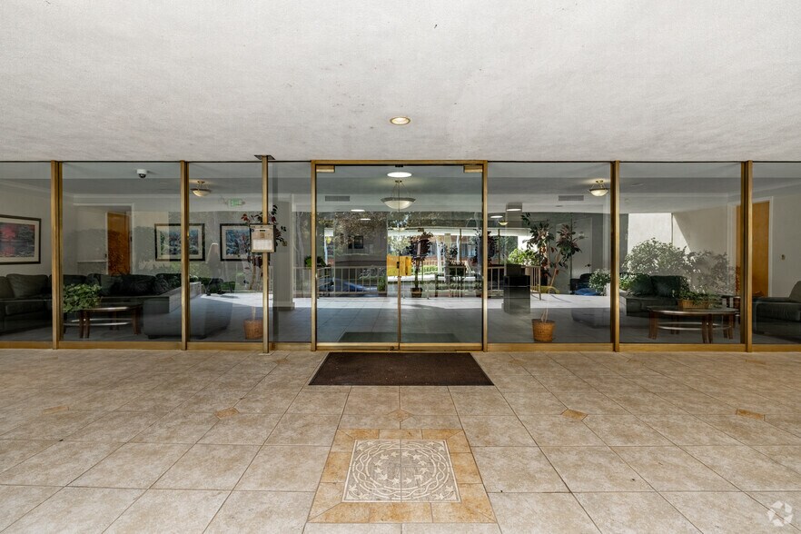 More Photos Of 303 N Swall Dr, Beverly Hills Apartments For Sale