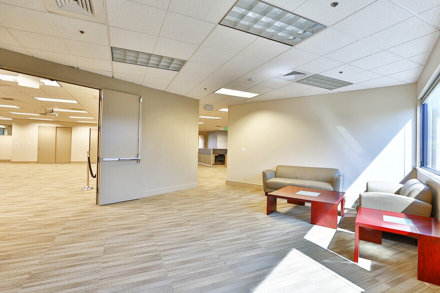 More Photos Of 3000 Lakeside Dr, Santa Clara Research And Development For Lease