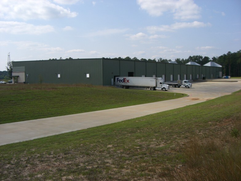 More Photos Of 1001 Synergy Blvd, Kilgore Distribution For Sale