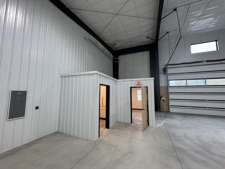 More Photos Of 647 7th Ave, Ponderay Manufacturing For Lease