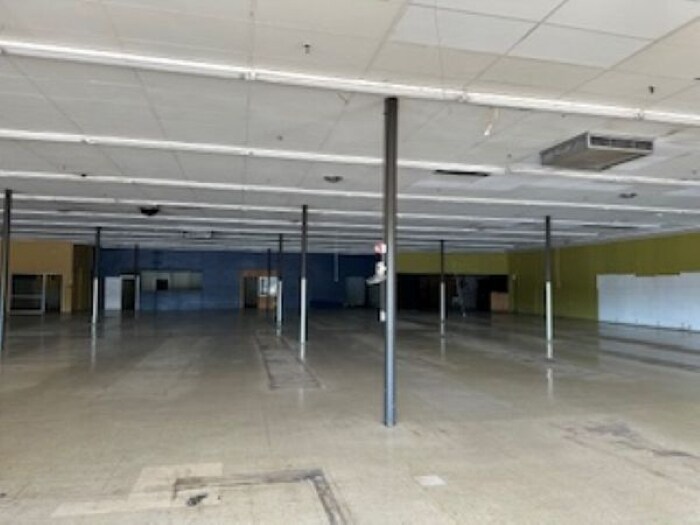 More Photos Of 4000-4036 N 1st Ave, Evansville Storefront For Lease