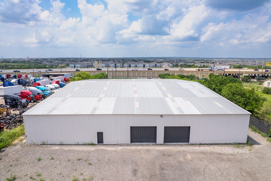 More Photos Of 7240 E IH-10, San Antonio Warehouse For Lease