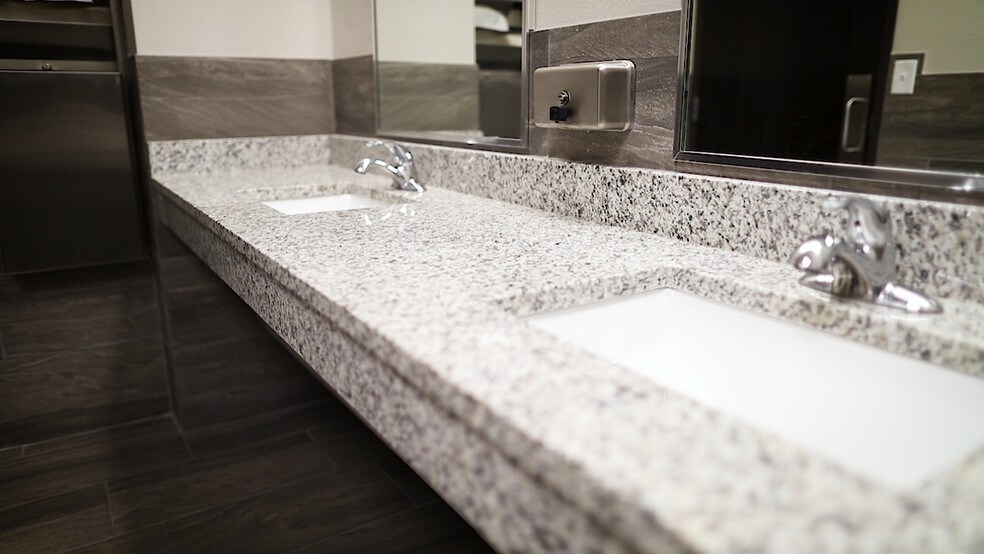 More Photos Of 1800 Teague Dr, Sherman Office For Lease