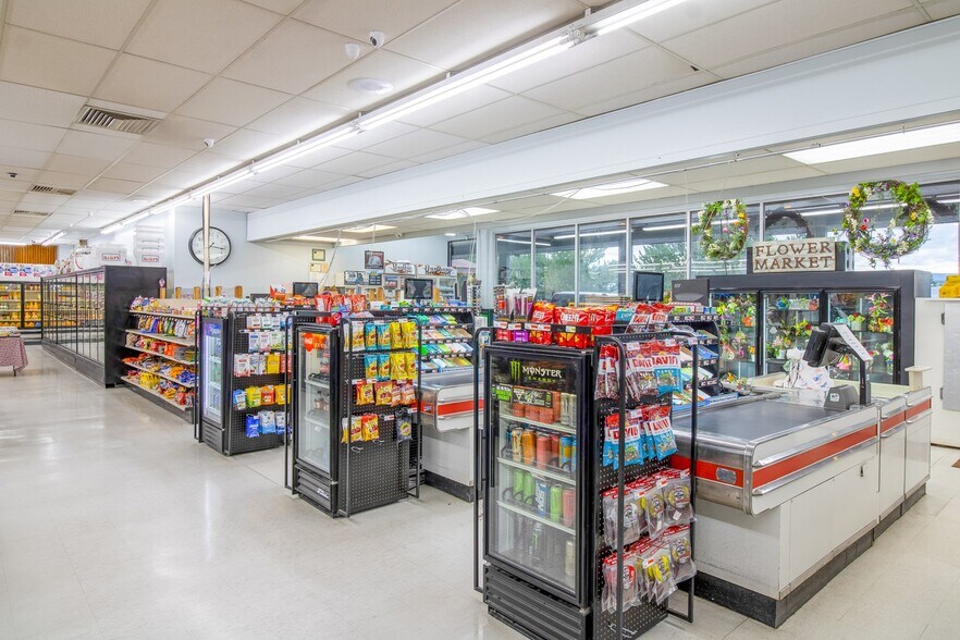 More Photos Of 381 E Colorado Dr, Bayfield Storefront For Sale