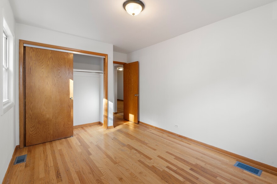 More Photos Of 6135 N Elston Ave, Chicago Office Residential For Sale