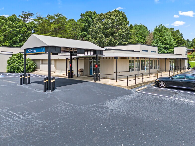 Primary Photo Of 4431 Highway 220 N, Summerfield Medical For Sale