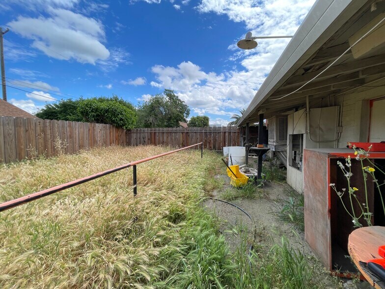 More Photos Of 1799 E 21st St, Merced Flex For Sale