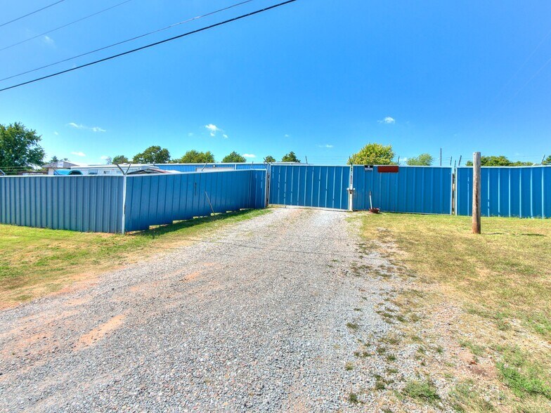 More Photos Of 3025 Westminster Rd, Nicoma Park Light Manufacturing For Sale