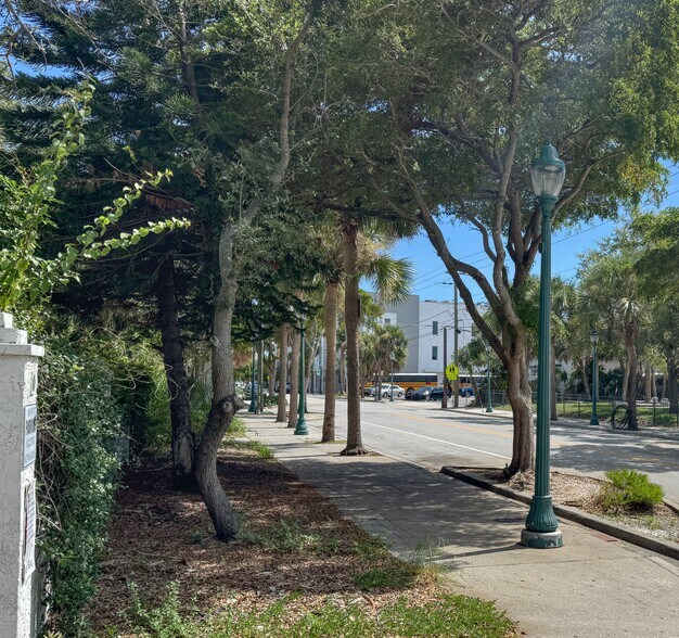 More Photos Of 830 Central Ave, Sarasota General Retail For Sale