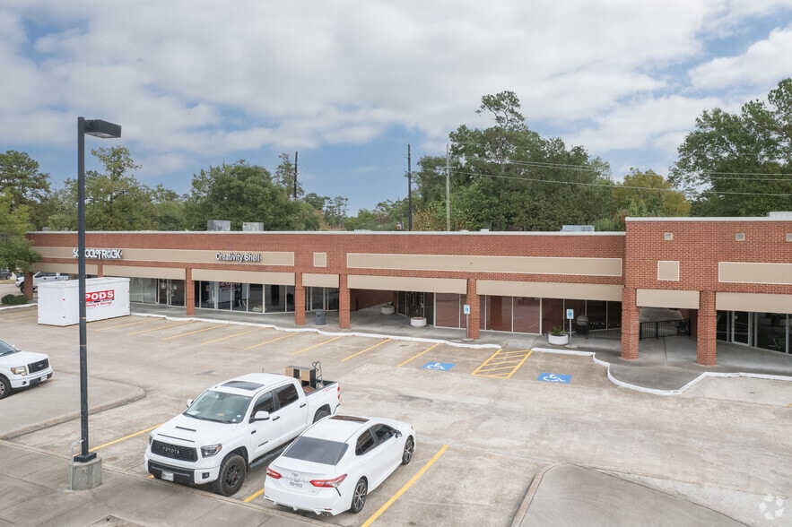 More Photos Of 1522-1580 Kingwood Dr, Kingwood Storefront For Lease