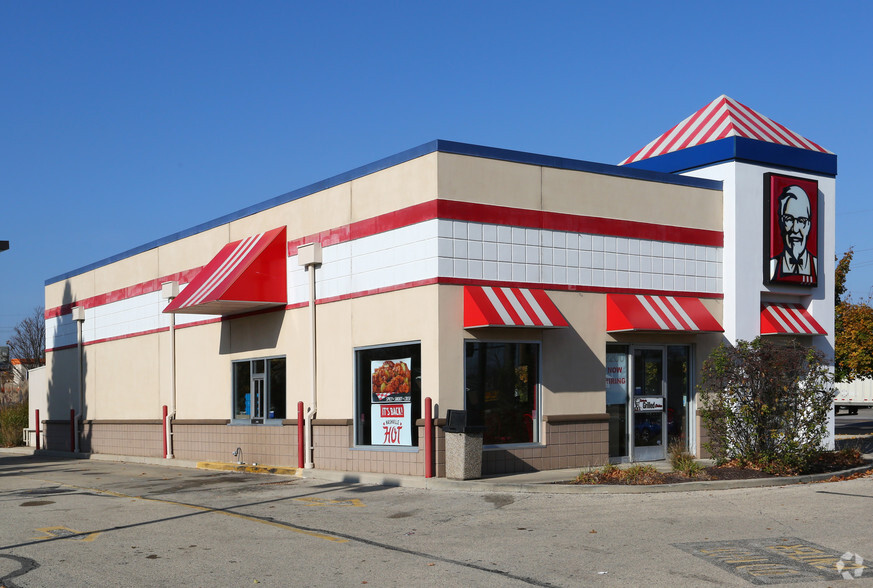 Primary Photo Of 2200 Green Bay Rd, North Chicago Fast Food For Lease