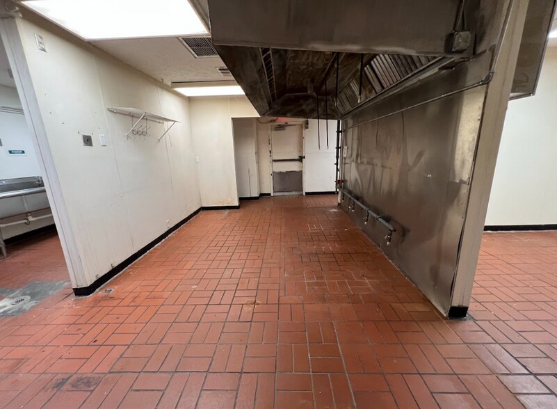 More Photos Of 3644 Victory Dr, Columbus Restaurant For Lease