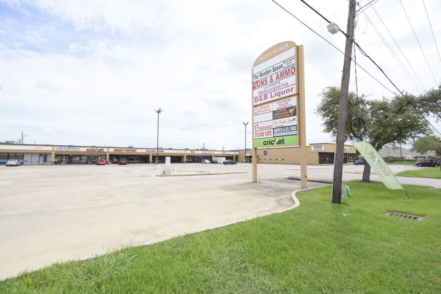 More Photos Of 1101-1139 S Broadway St, La Porte Unknown For Sale