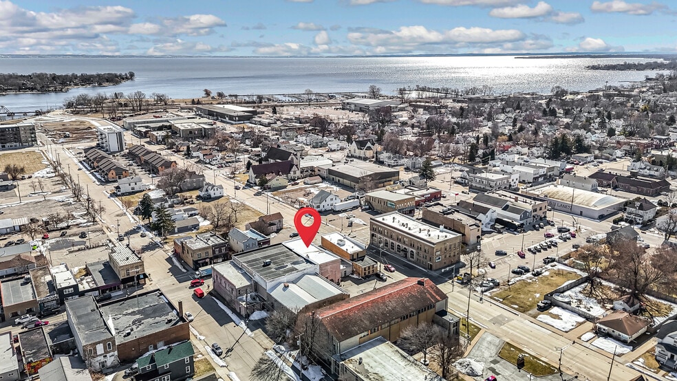 More Photos Of 811 Oregon St, Oshkosh Restaurant For Sale