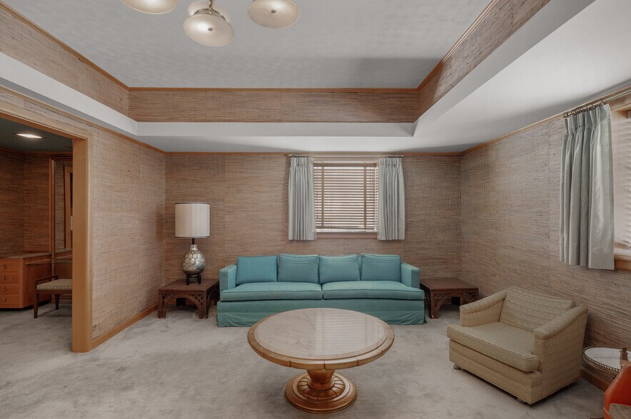 More Photos Of 531 W Main St, Denison Office For Sale