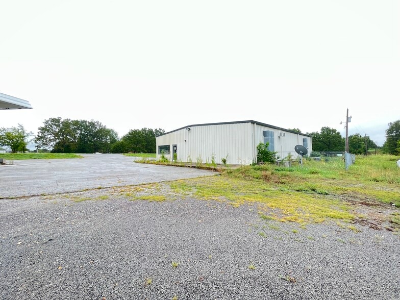 More Photos Of 7015 Highway 82, Tahlequah Convenience Store For Sale