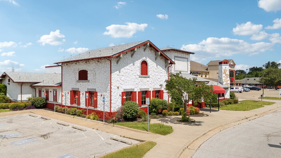 More Photos Of 9718 S Riverside Pky, Tulsa Restaurant For Sale