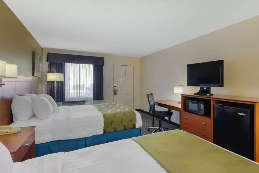 More Photos Of 820 Shoney's Dr, Ashburn Hotel For Sale