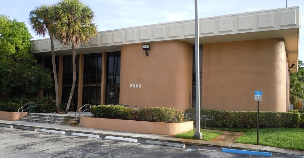 More Photos Of 9555 N Kendall Dr, Miami Office For Lease