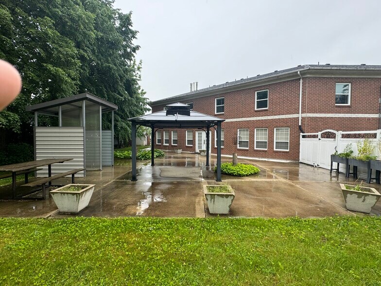 More Photos Of 725 Gibralter St, Norfolk Flex For Sale