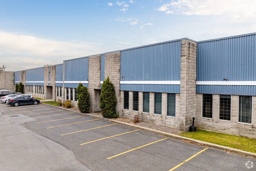 Primary Photo Of 976-994 Rue Bergar, Laval Industrial For Lease