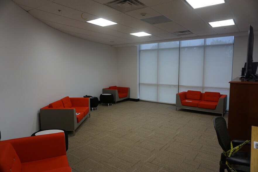 More Photos Of 40 Media Dr, Queensbury Office For Lease