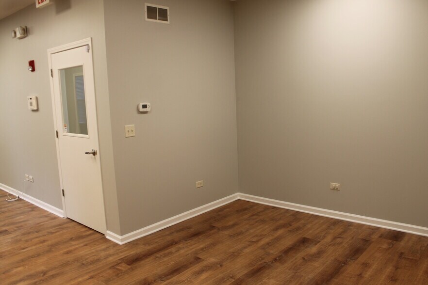 More Photos Of 410 E State St, Geneva Office For Lease