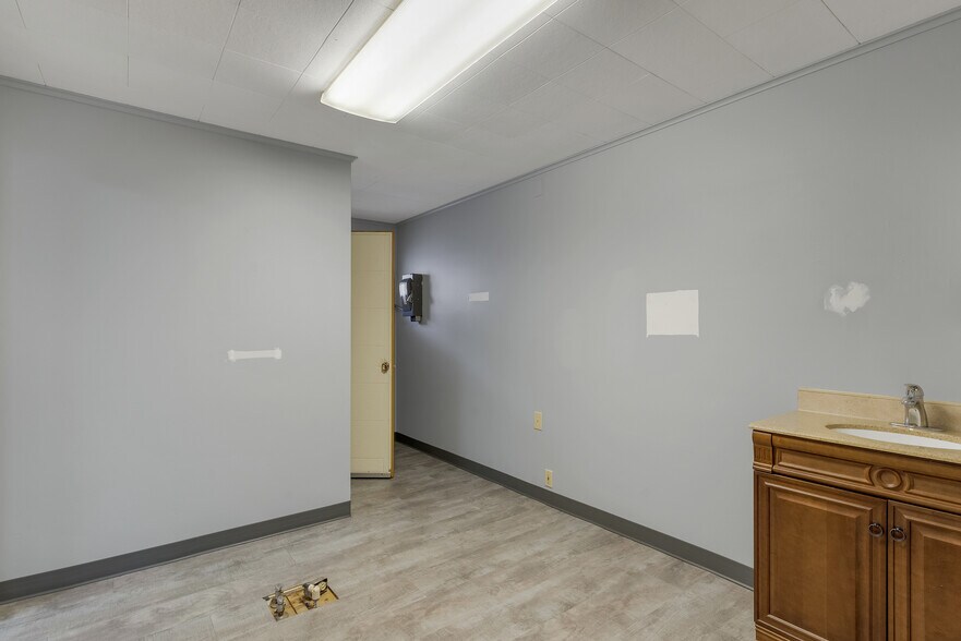 More Photos Of 151 W Washington St, Stayton Storefront Retail Office For Lease