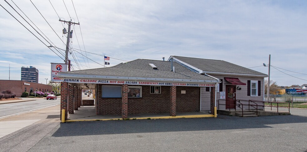 More Photos Of 420 Social St, Woonsocket Restaurant For Sale