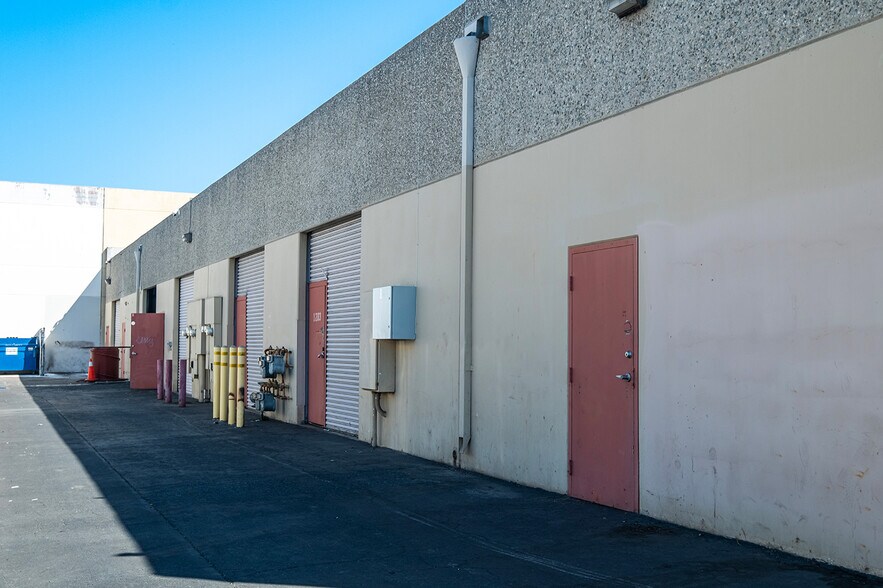 More Photos Of 1201-1215 E Warner Ave, Santa Ana Light Manufacturing For Sale