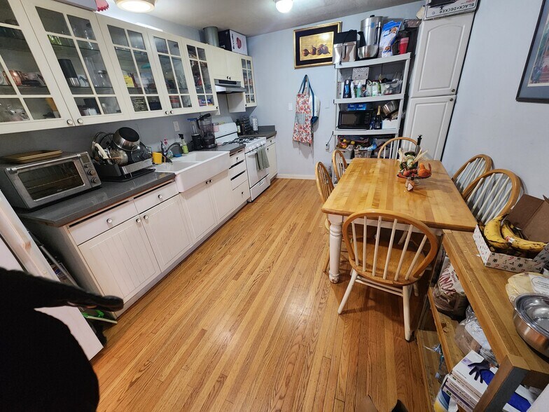 More Photos Of 1242 4th St, San Rafael Apartments For Sale