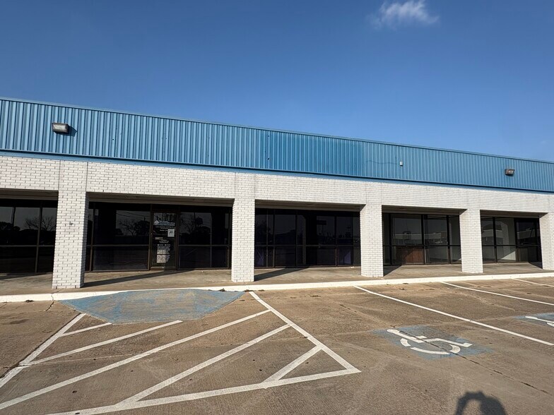 More Photos Of 1602 N Mechanic St, El Campo Land For Lease