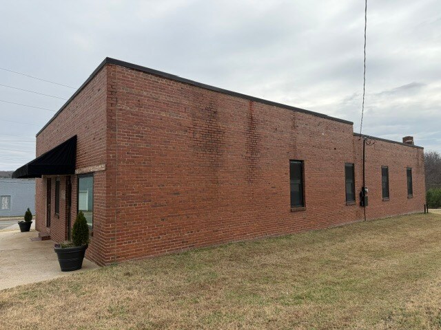 More Photos Of 141 Depot St, Roxboro Office For Lease