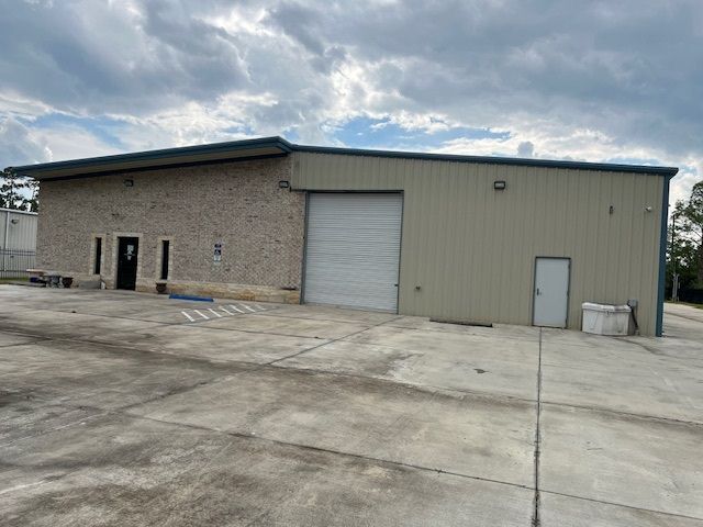 More Photos Of 3174 Gateway Ln, Cantonment Warehouse For Sale